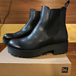NIB Dirty Laundry “Maps” boots